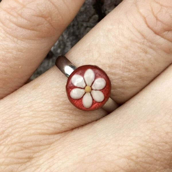 sesame seed ring on red